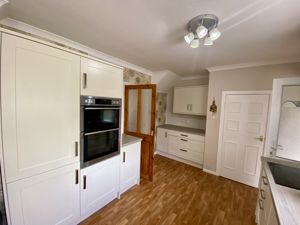 Family Kitchen- click for photo gallery